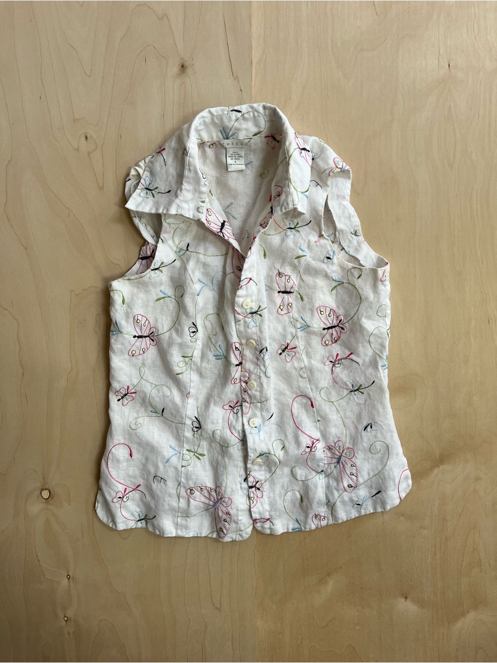 Tweeds White Sleeveless Button-Down Top with Butterfly /Dragonfly embroidery